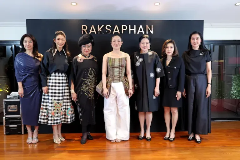 ‘RAKSAPHAN’ เปิดฉากคอลเลกชันระดับมาสเตอร์พีซคอลเลกชันแรก รังสรรค์ “ผ้าลายน้ำไหล” สู่ชิ้นงานศิลปะสะสมสุดลิมิเต็ด ถ่ายทอดภูมิปัญญาท้องถิ่นสู่สุนทรียภาพระดับสากล